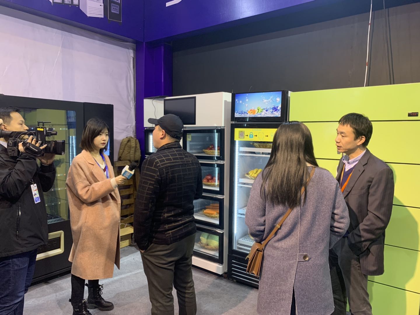 毅迈重力感应售卖柜,苏州电视台报道关注。